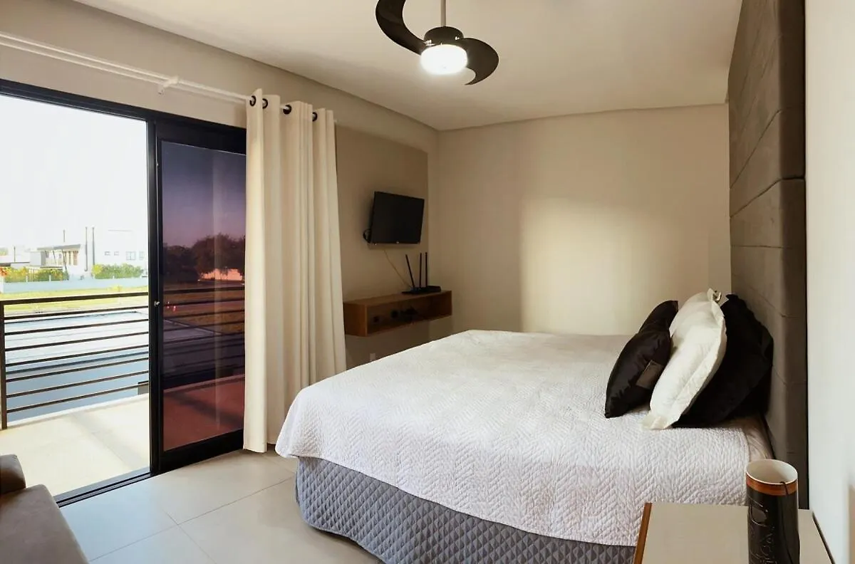 Casa 4 Suites Garopaba, Rosa Internacional - Surfland Brazylia