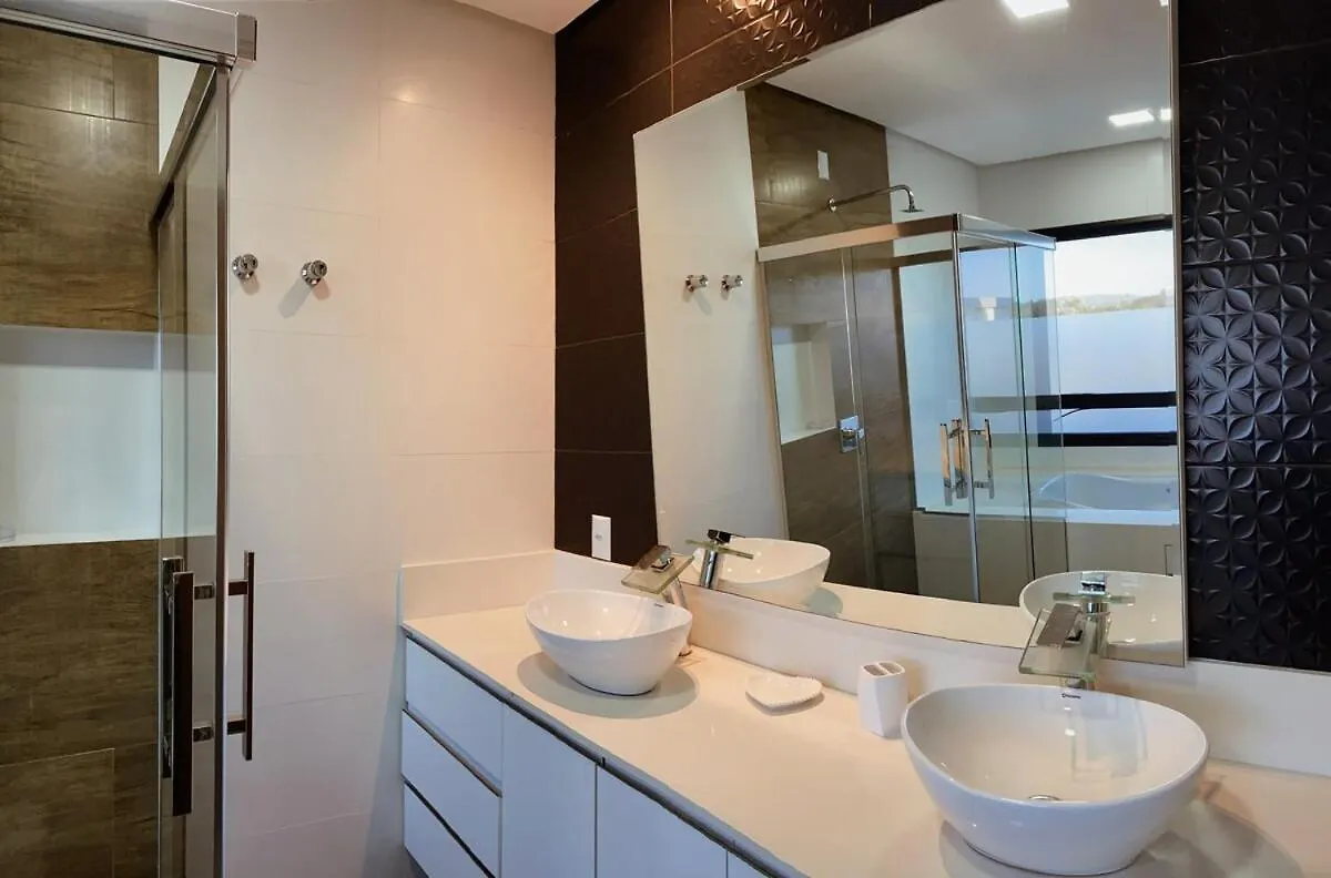 Casa 4 Suites Garopaba, Rosa Internacional - Surfland Garopaba